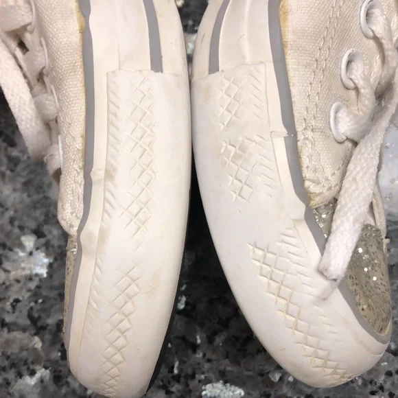 Converse All-Star Chuck Taylor Lo Glitter Toe Sneakers - Picture 8 of 17